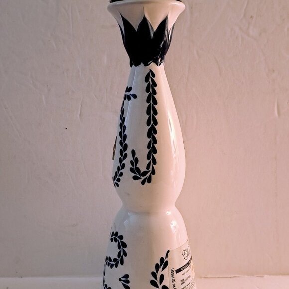 Clase Azul Reposado Tequila Bottle (Empty) 750ml - Blue & White Ceramic Decanter - Picture 4 of 6